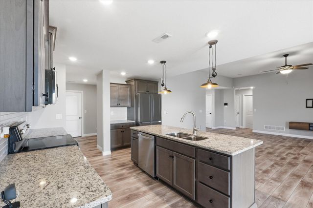 3407 YELLOWWOOD DR, Columbia, MO 65202