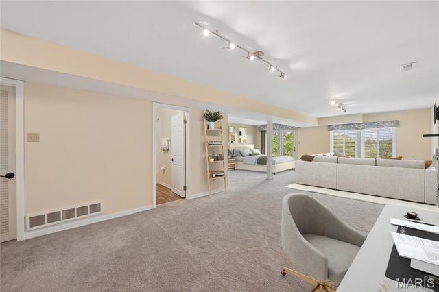 1848 Ridgeview Circle Drive, Ballwin, MO 63021