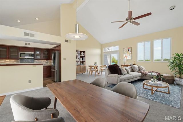 1848 Ridgeview Circle Drive, Ballwin, MO 63021
