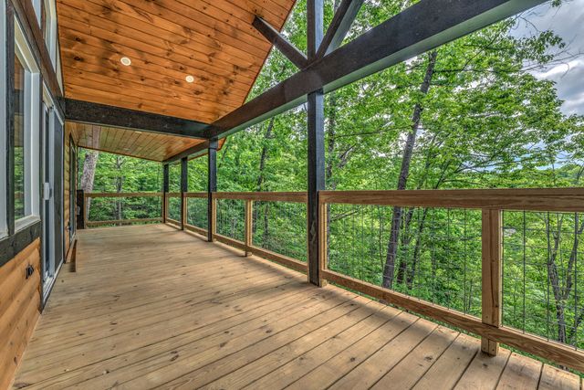 10 Birdsong Trail, Zoe, KY 41397