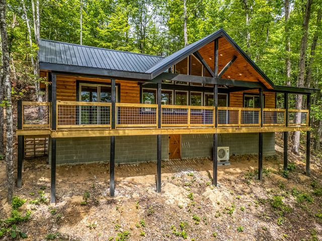10 Birdsong Trail, Zoe, KY 41397