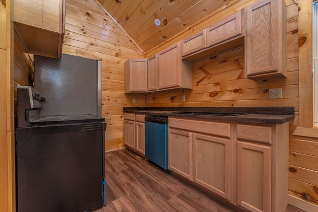 10 Birdsong Trail, Zoe, KY 41397