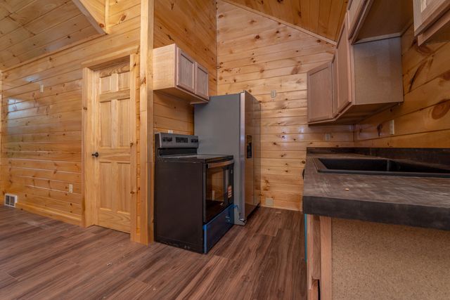 10 Birdsong Trail, Zoe, KY 41397