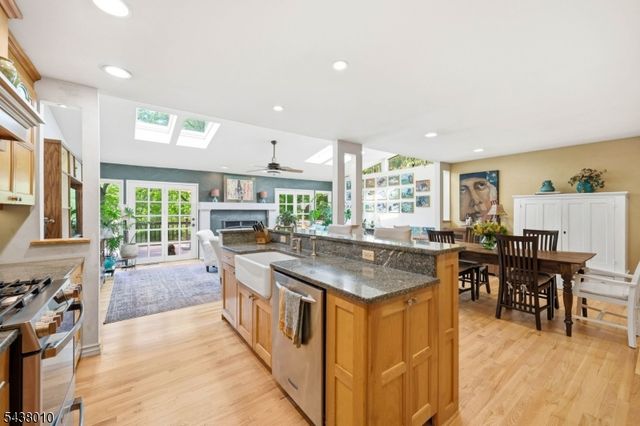 38 W Main St, Mendham Twp., NJ 07945