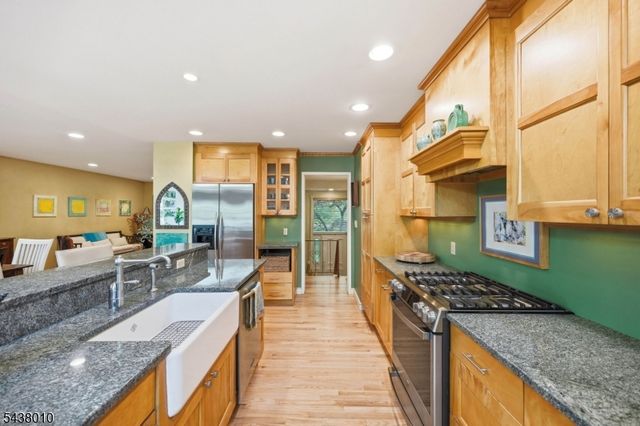 38 W Main St, Mendham Twp., NJ 07945