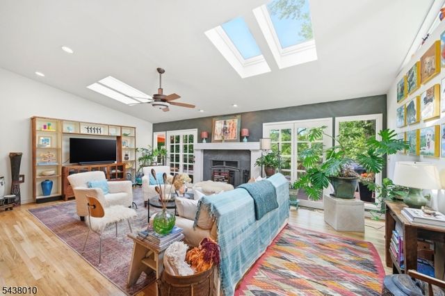 38 W Main St, Mendham Twp., NJ 07945