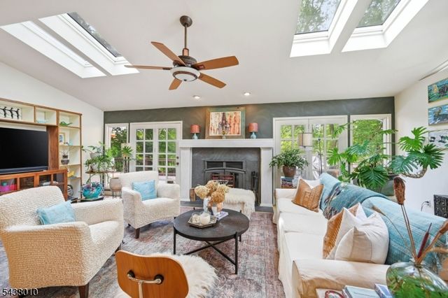 38 W Main St, Mendham Twp., NJ 07945