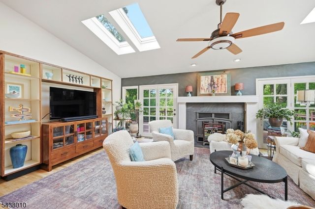 38 W Main St, Mendham Twp., NJ 07945