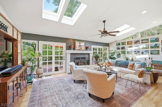 38 W Main St, Mendham Twp., NJ 07945