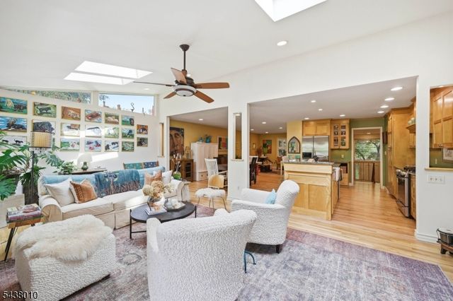38 W Main St, Mendham Twp., NJ 07945