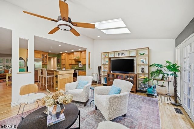 38 W Main St, Mendham Twp., NJ 07945