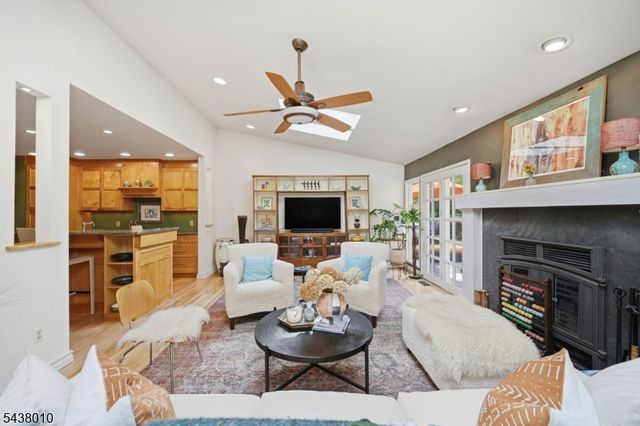 38 W Main St, Mendham Twp., NJ 07945