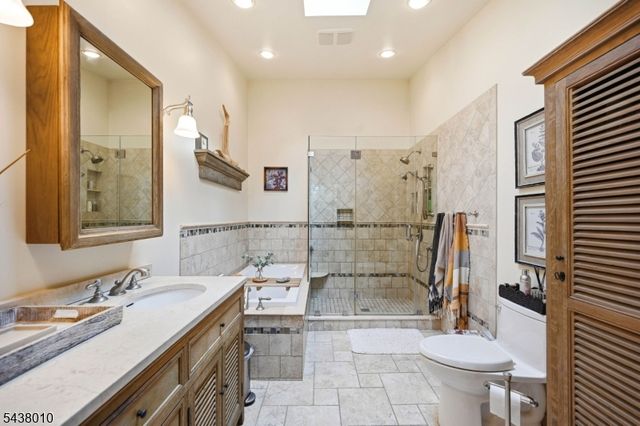 38 W Main St, Mendham Twp., NJ 07945