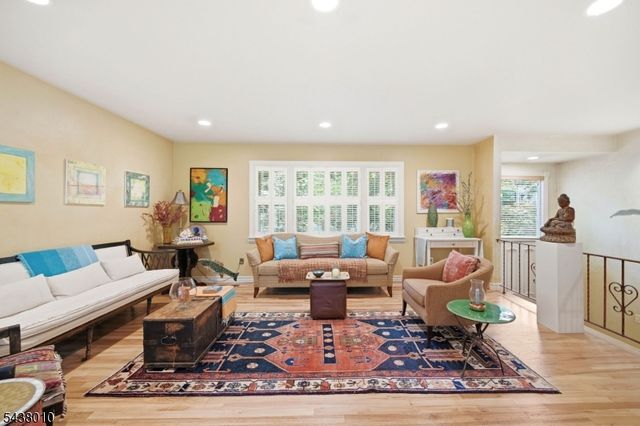 38 W Main St, Mendham Twp., NJ 07945