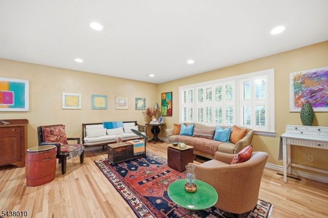 38 W Main St, Mendham Twp., NJ 07945