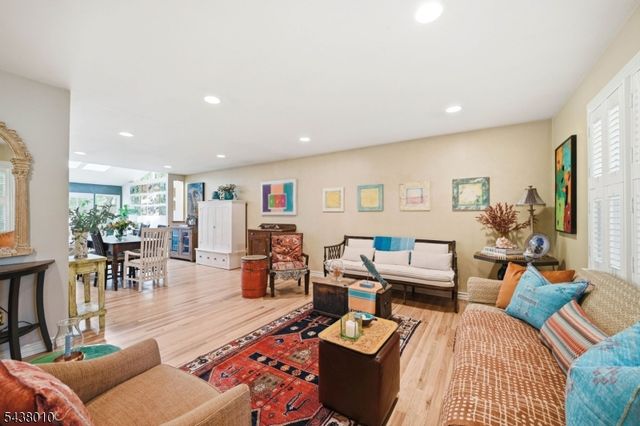 38 W Main St, Mendham Twp., NJ 07945