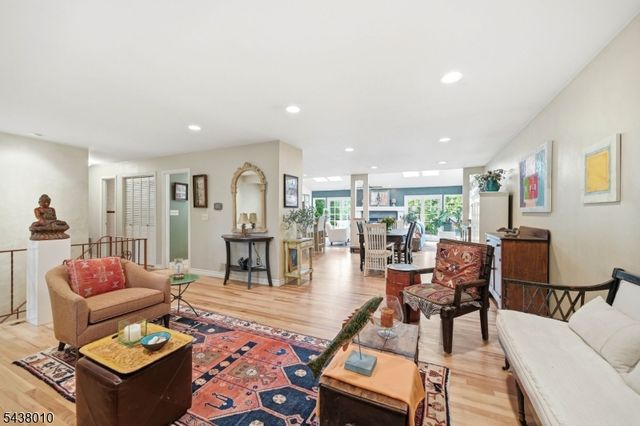 38 W Main St, Mendham Twp., NJ 07945