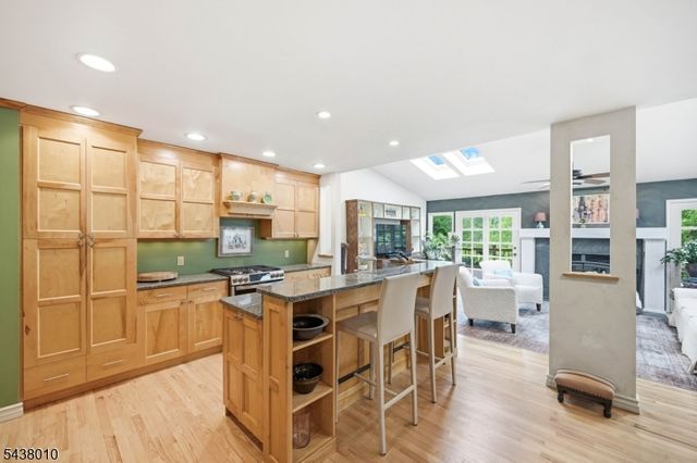 38 W Main St, Mendham Twp., NJ 07945