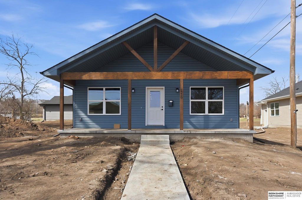2210 N 26th Street, Omaha, NE 68111