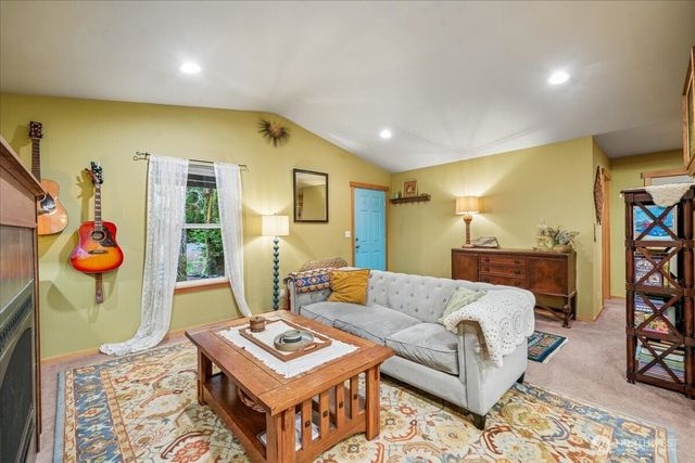 8918 129th Avenue Ct, Anderson Island, WA 98303