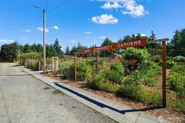 8918 129th Avenue Ct, Anderson Island, WA 98303