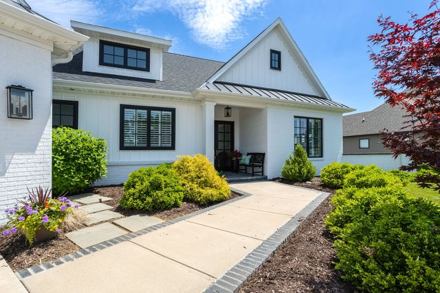 5235 Pigeon Creek Trail, Bettendorf, IA 52722