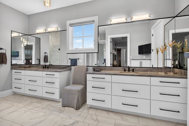 5235 Pigeon Creek Trail, Bettendorf, IA 52722