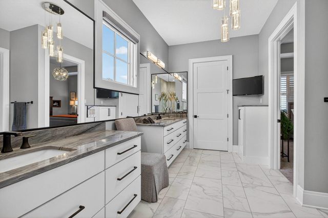 5235 Pigeon Creek Trail, Bettendorf, IA 52722