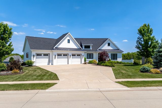 5235 Pigeon Creek Trail, Bettendorf, IA 52722