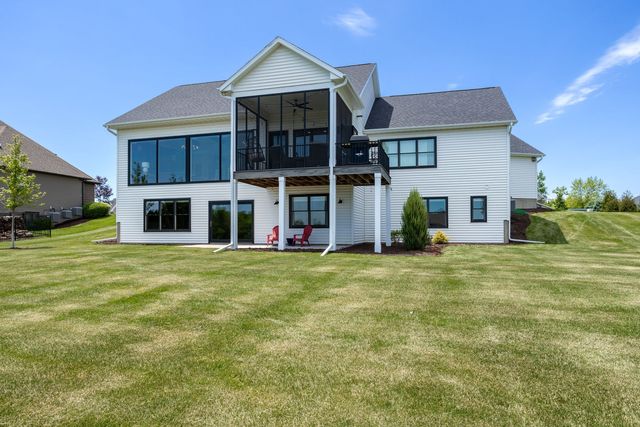 5235 Pigeon Creek Trail, Bettendorf, IA 52722