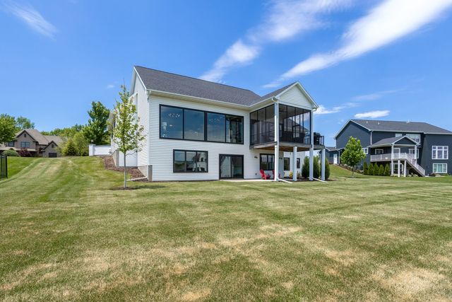 5235 Pigeon Creek Trail, Bettendorf, IA 52722
