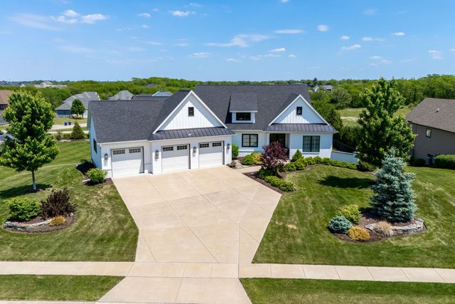 5235 Pigeon Creek Trail, Bettendorf, IA 52722