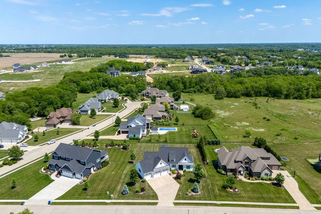 5235 Pigeon Creek Trail, Bettendorf, IA 52722