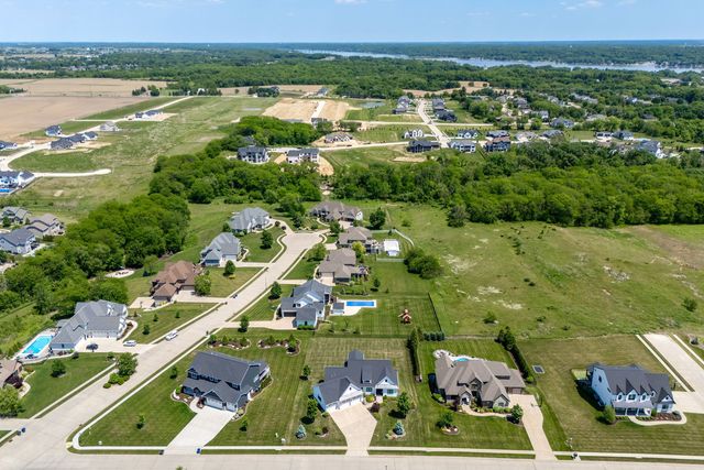 5235 Pigeon Creek Trail, Bettendorf, IA 52722