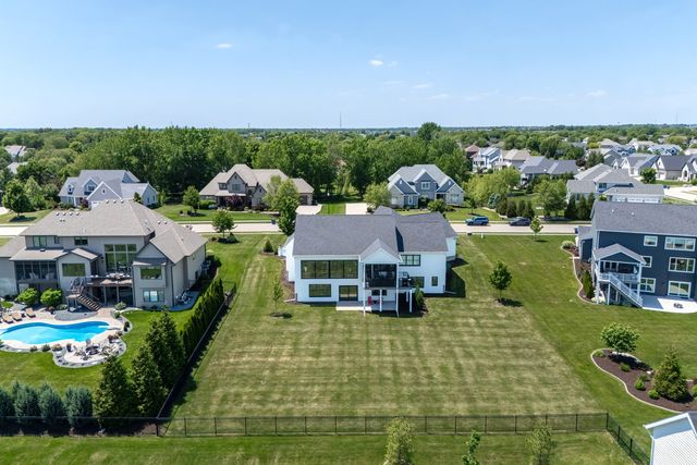 5235 Pigeon Creek Trail, Bettendorf, IA 52722