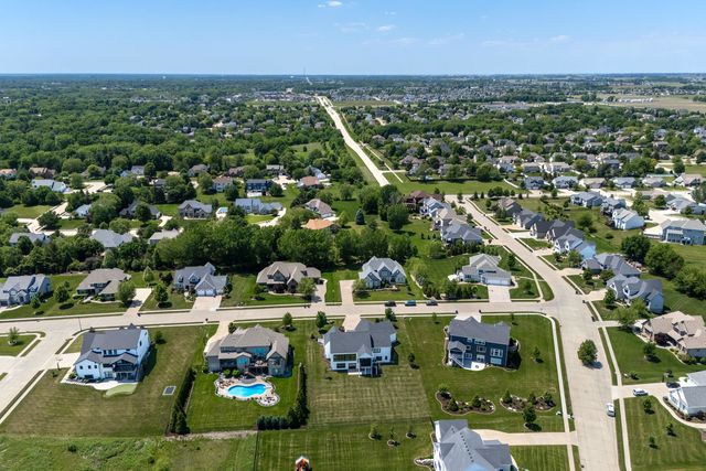 5235 Pigeon Creek Trail, Bettendorf, IA 52722