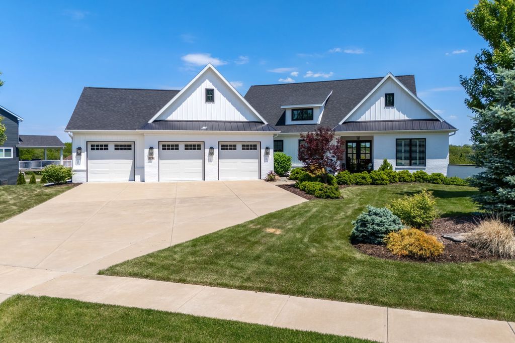 5235 Pigeon Creek Trail, Bettendorf, IA 52722