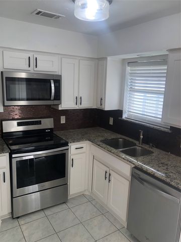 206 Matt Place, Grand Prairie, TX 75051