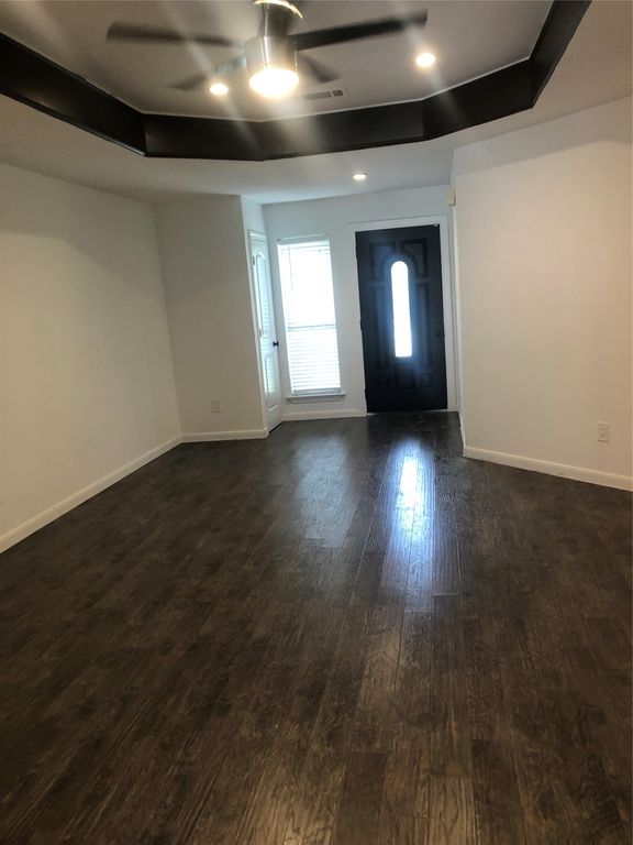 206 Matt Place, Grand Prairie, TX 75051