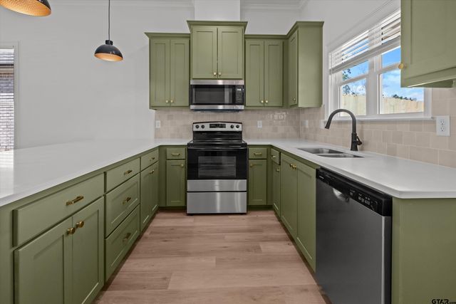 7902 Greenhill Drive, Tyler, TX 75703