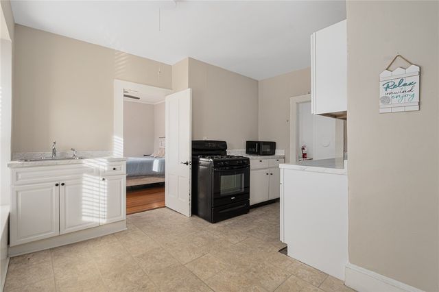 21 Spring Street 2, Newport, RI 02840