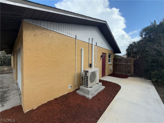 9112 Pineapple RD, Fort Myers, FL 33967