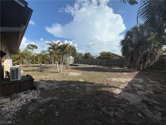 9112 Pineapple RD, Fort Myers, FL 33967