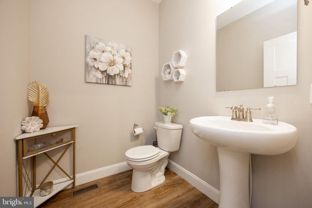 25 S BRICK LN, Elverson, PA 19520