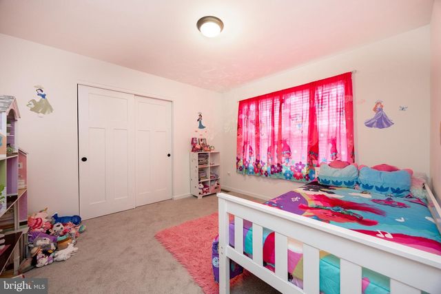 25 S BRICK LN, Elverson, PA 19520