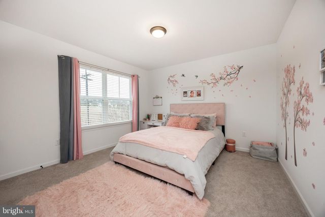 25 S BRICK LN, Elverson, PA 19520