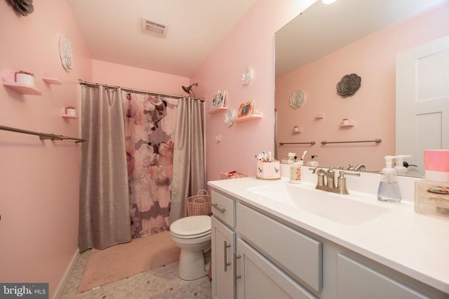 25 S BRICK LN, Elverson, PA 19520