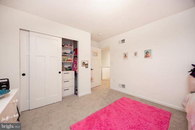 25 S BRICK LN, Elverson, PA 19520