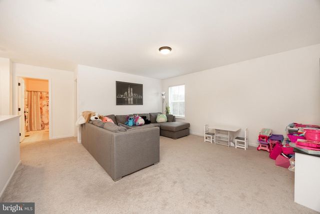 25 S BRICK LN, Elverson, PA 19520