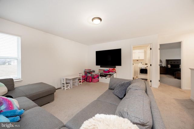 25 S BRICK LN, Elverson, PA 19520